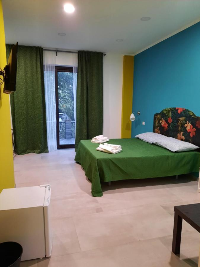 ジャルディーニ・ナクソス Taorbay Bed & Breakfast エクステリア 写真