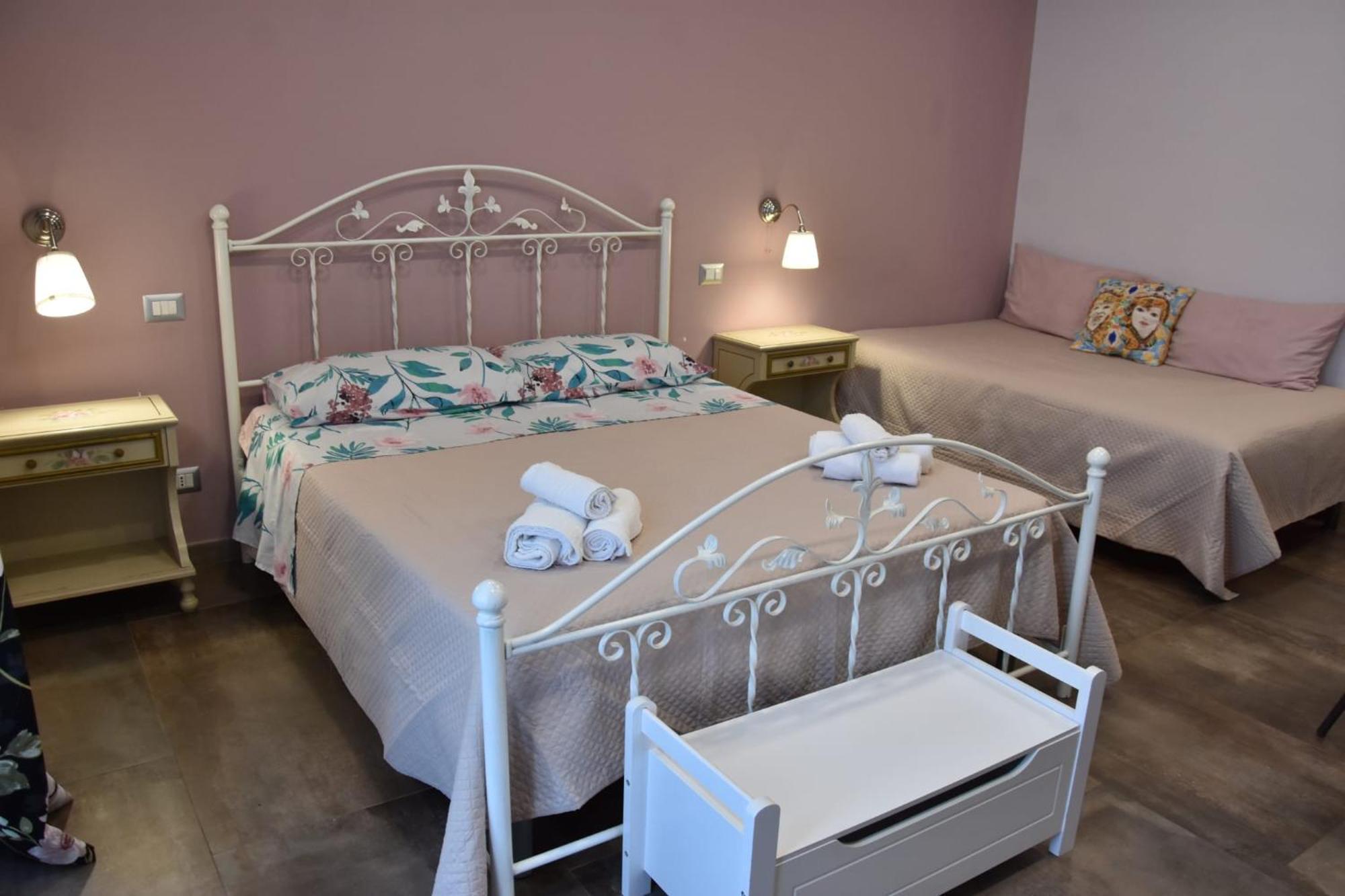 ジャルディーニ・ナクソス Taorbay Bed & Breakfast エクステリア 写真