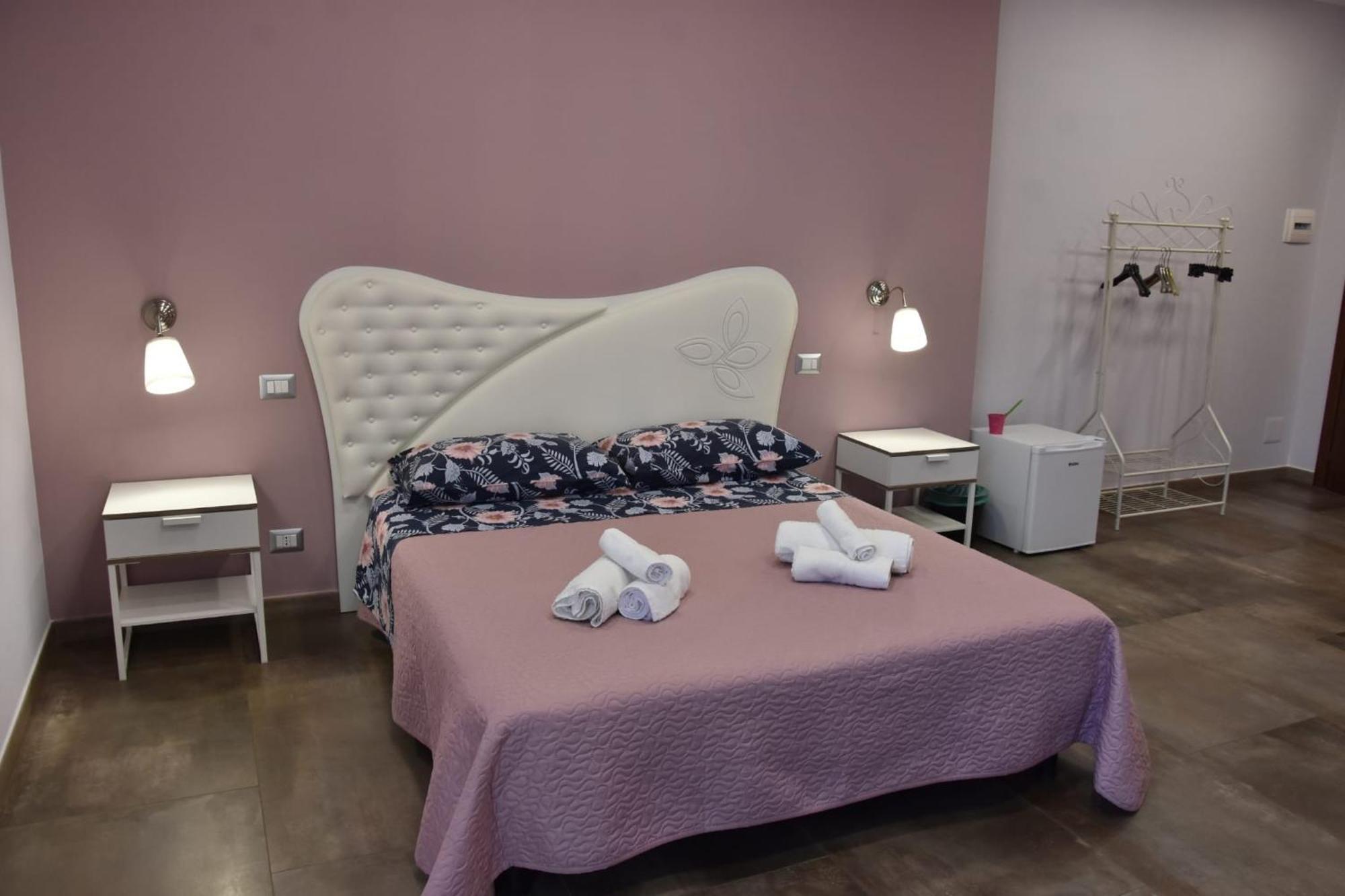 ジャルディーニ・ナクソス Taorbay Bed & Breakfast エクステリア 写真